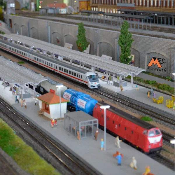 Großer Bahnhof auf der Digitalanlage in Spurweite H0.