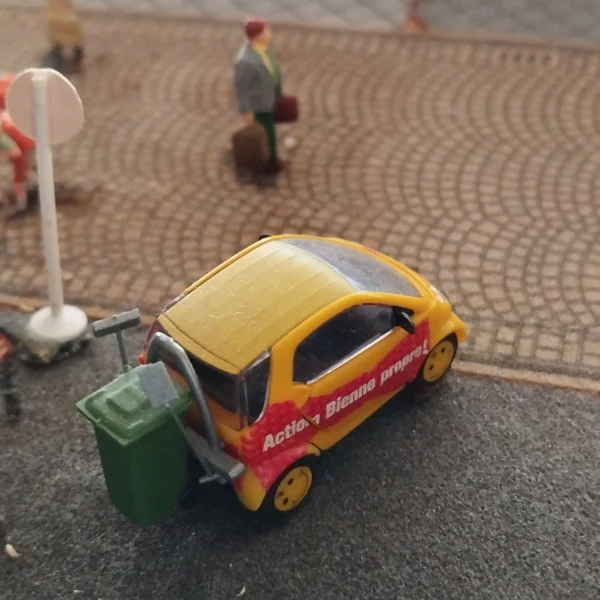 Sauber geht auch in Miniatur: Smart für die Reinigung der kleinen Straßen.