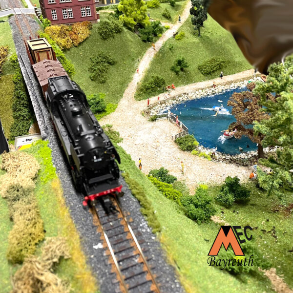 BR 65 auf der Brücke am Röhrensee in Bayreuth.