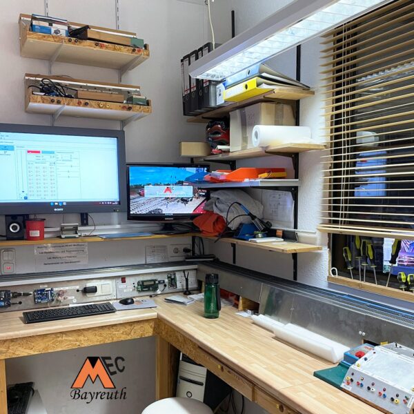 Nach einem Andrang an den drei Tagen ist die Werkstatt des MEC aufgeräumt. Danke an Frank und Erik für die Instandhaltung der Loks (digital und analog) und Wagen.